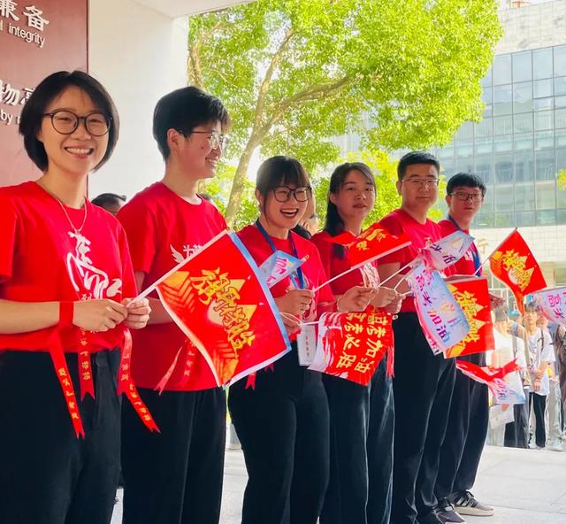 凭借过硬实力乘风破浪，选手奋力一搏赢得胜利