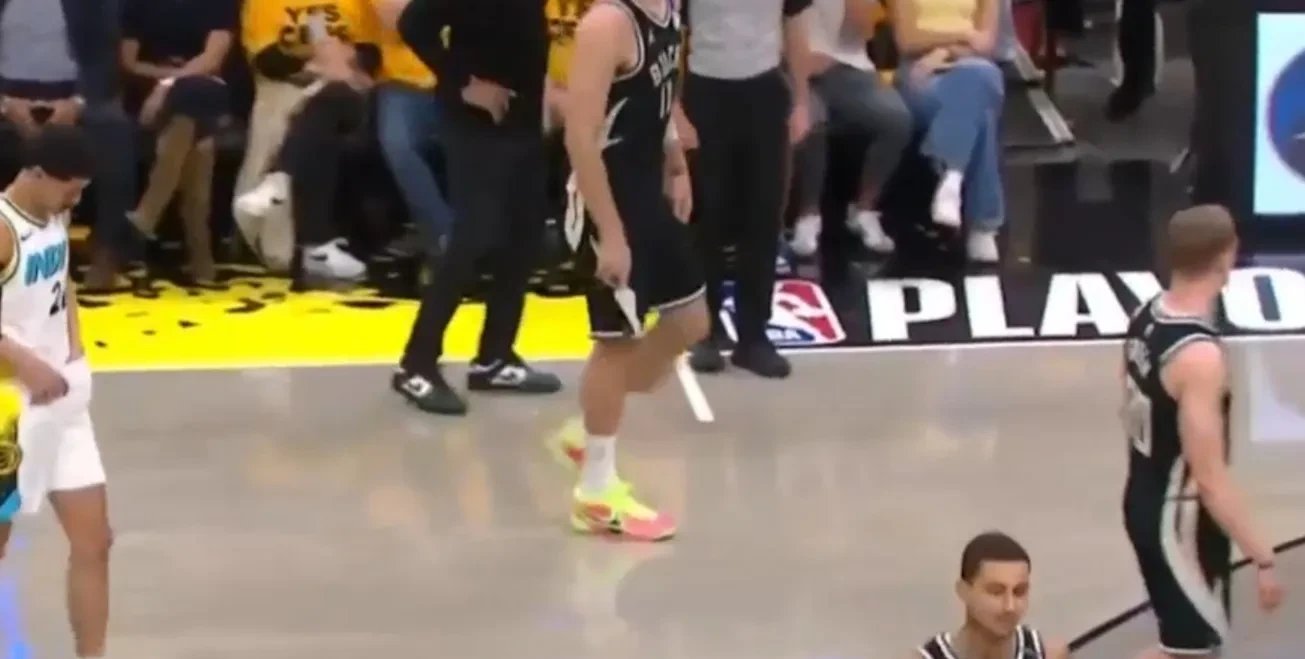 开云体育中国-关于雄鹿力克步行者，洛佩斯砍下20分的信息