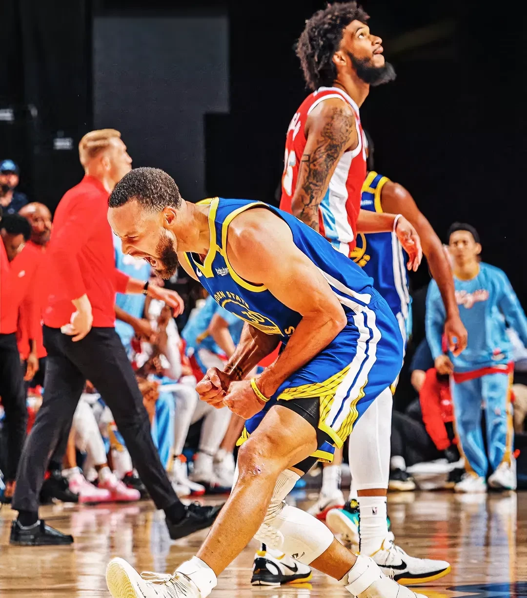 关于勇士客场艰难击败灰熊，取得八连胜的信息