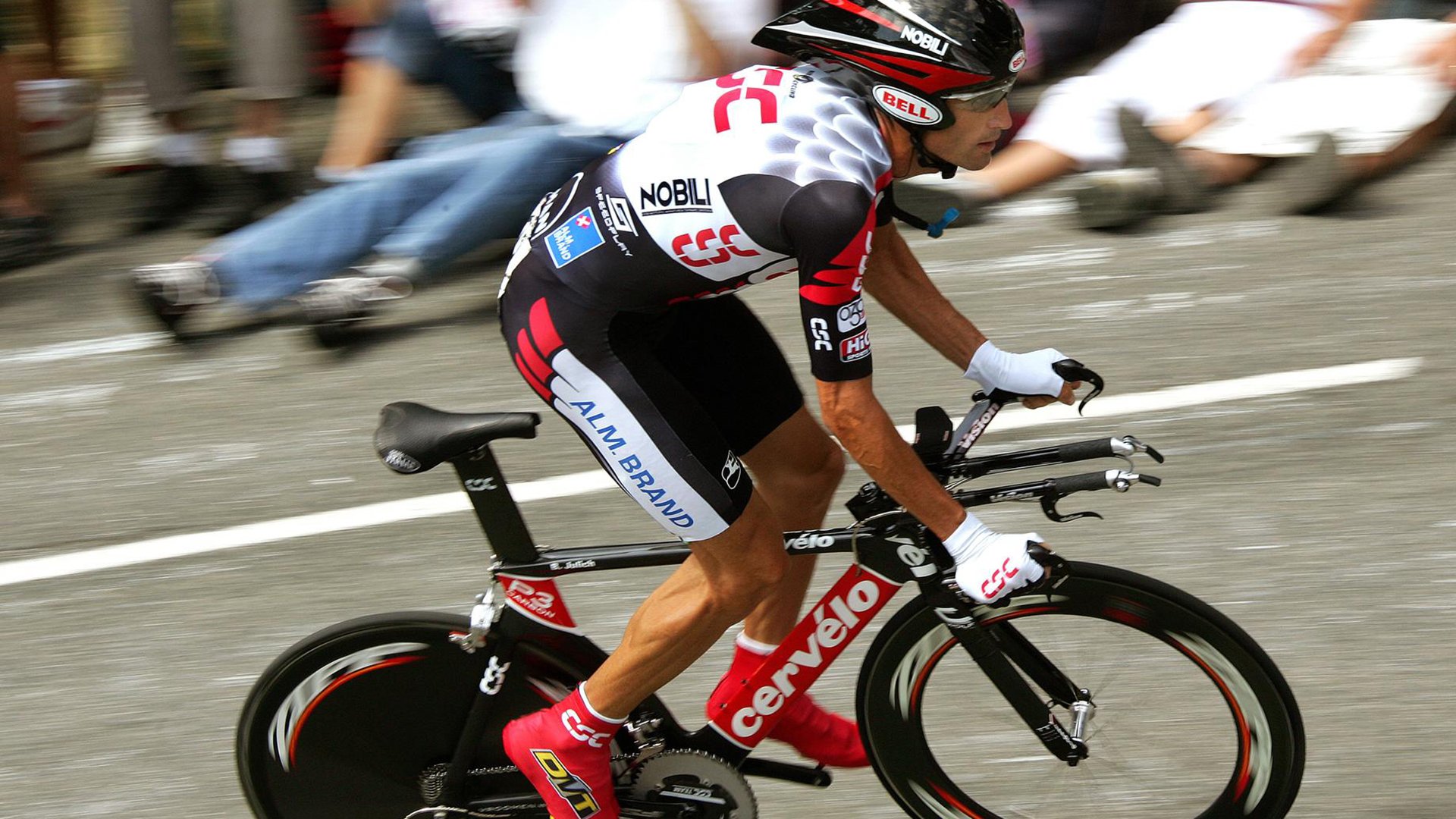 对决未来,深圳队狂胜湖人,浓眉在焦点战中证明自己