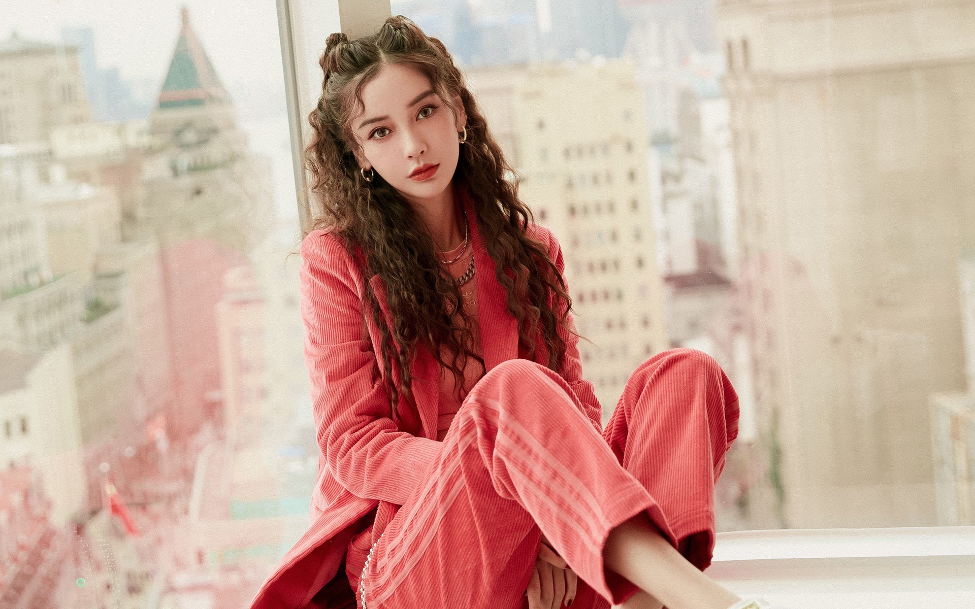 开云体育中国-39+7+5！霍勒迪打疯！太阳对阵上海，这一刻他价值百万！