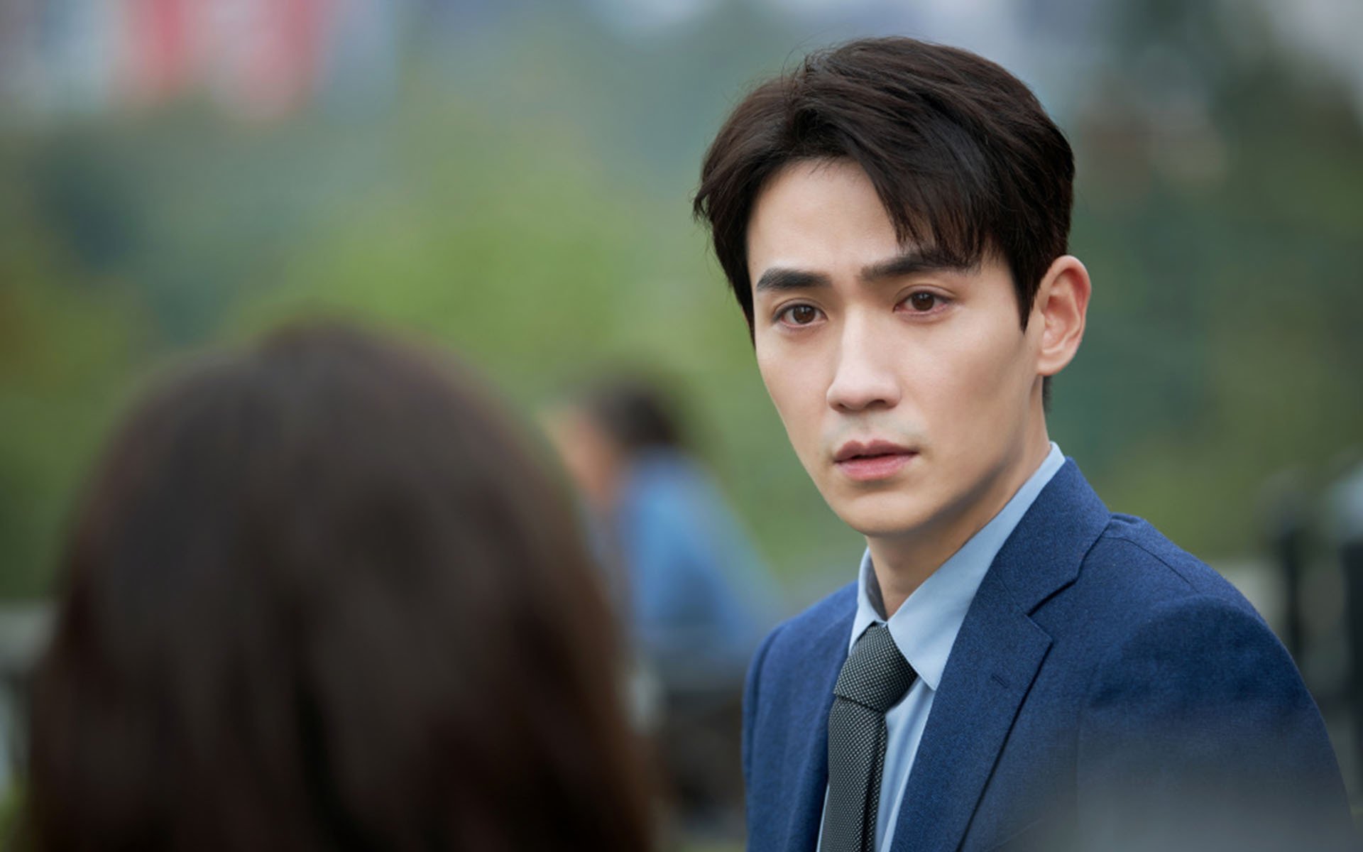 开云体育登录-F1街道赛之夜，当库尔图瓦的防守哲学在赛道轰鸣中重生